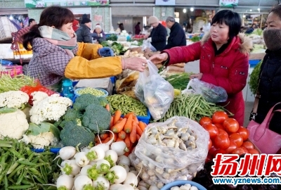 市区菜场货丰价稳（资料图片）。沈扬生摄