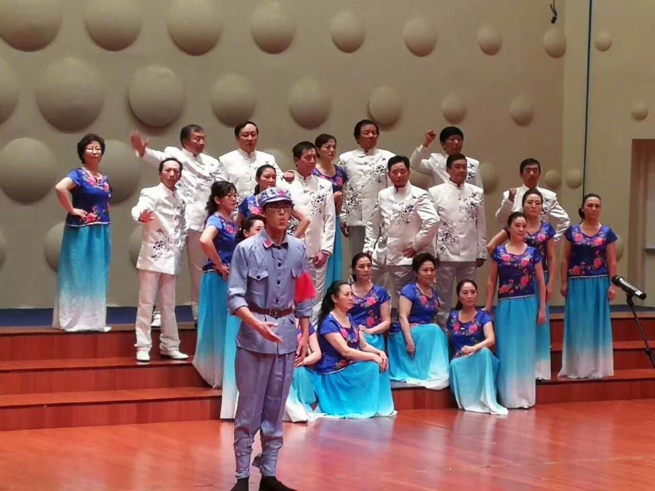 扬州邗江区举行合唱音乐会向祖国生日献礼