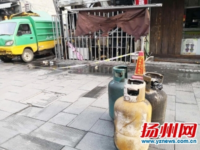 门面房起火老夫妻被困楼上 妻子跳楼逃生 丈夫不幸身亡