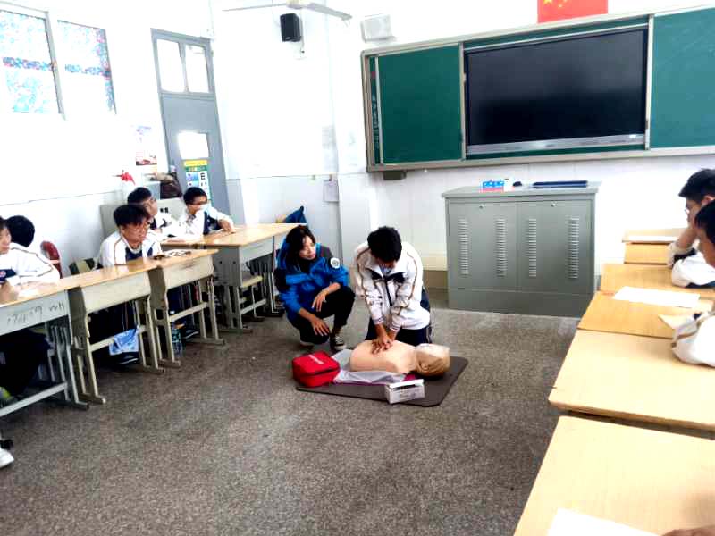 如何上好“急救”这一课?这家学校将急救知识纳入课本