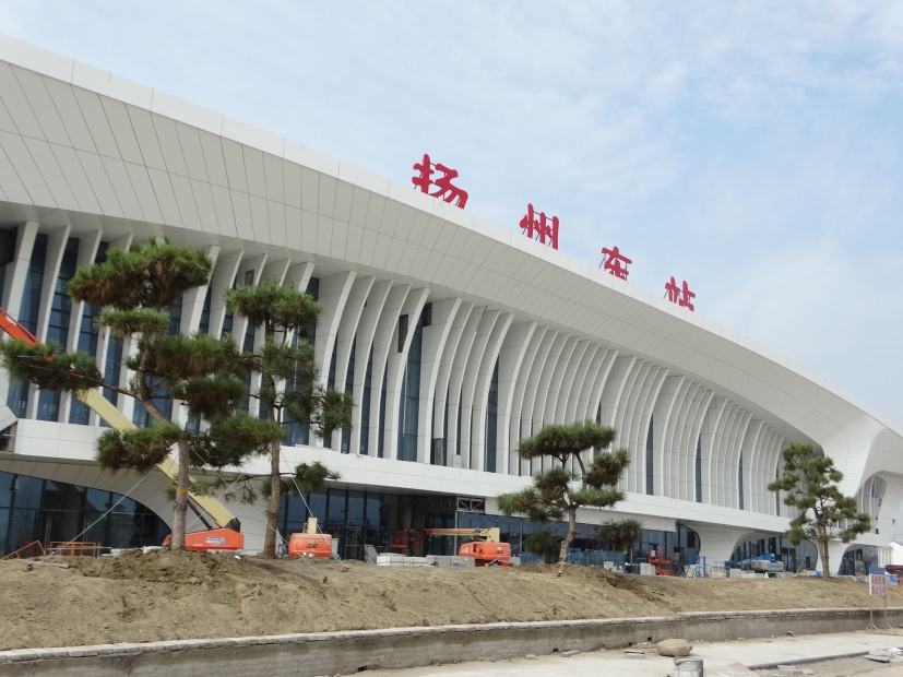 |堆土造山、栽种树木…… 扬州东站出门即风景