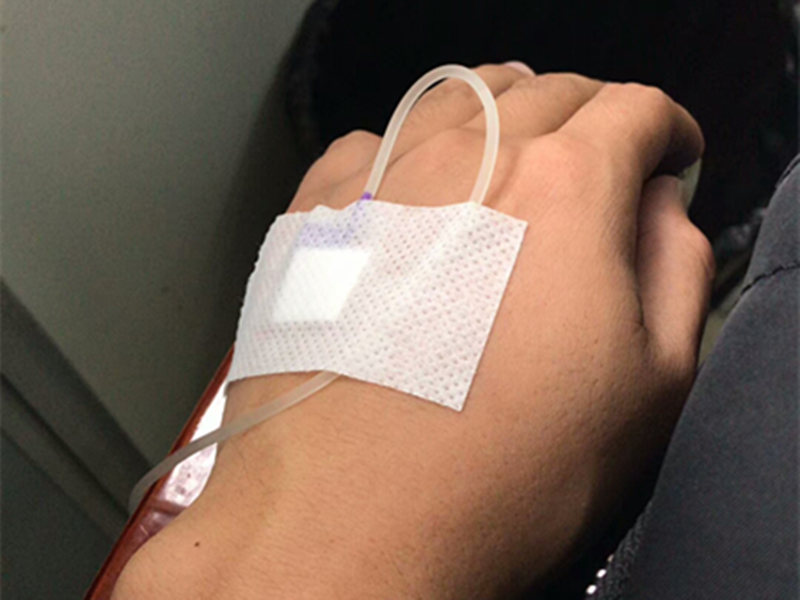 肠道也跟着绞痛起来,潘良超立即赶往医院,很快被医生诊断为急性肠炎