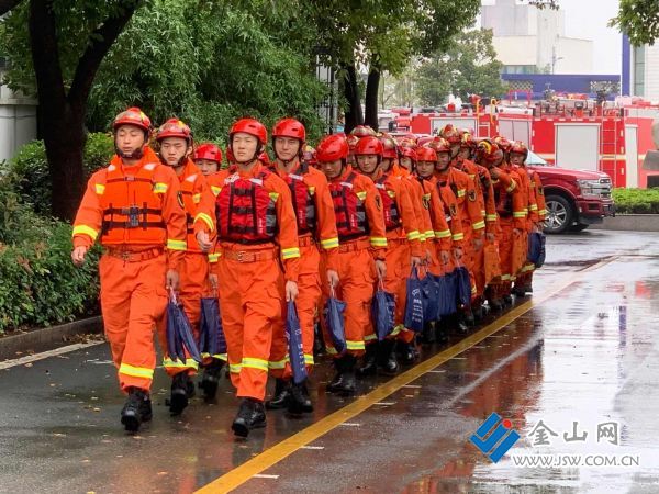 |江水滔滔汛情急 抗洪抢险防汛忙