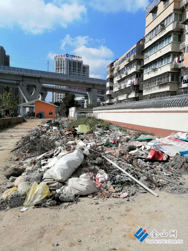 |运河路旁“垃圾场”让市民糟心