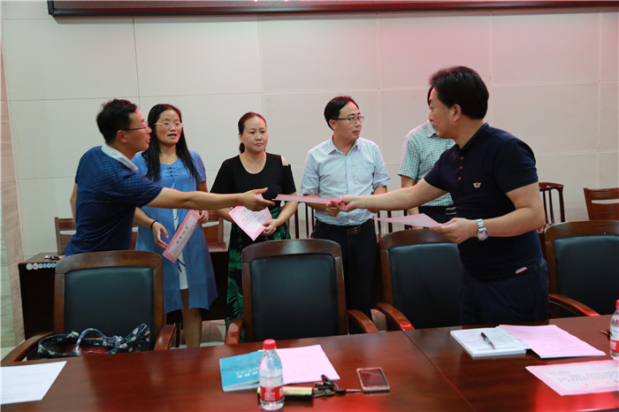 盐城一中举行"青蓝工程"结对帮学仪式暨第34个教师节座谈会