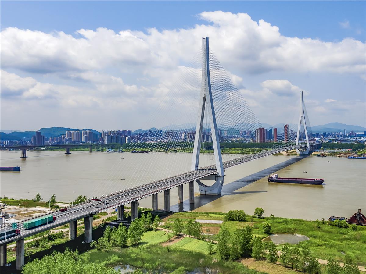 长江上第一座大桥，已经用了61年被撞近80次仍然完好