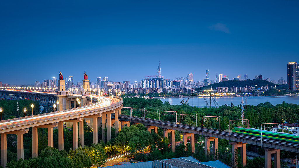 南京长江大桥夜景.jpg