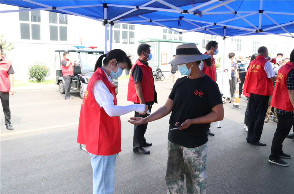 东海县桃林两新组织党员志愿者助力疫情防控
