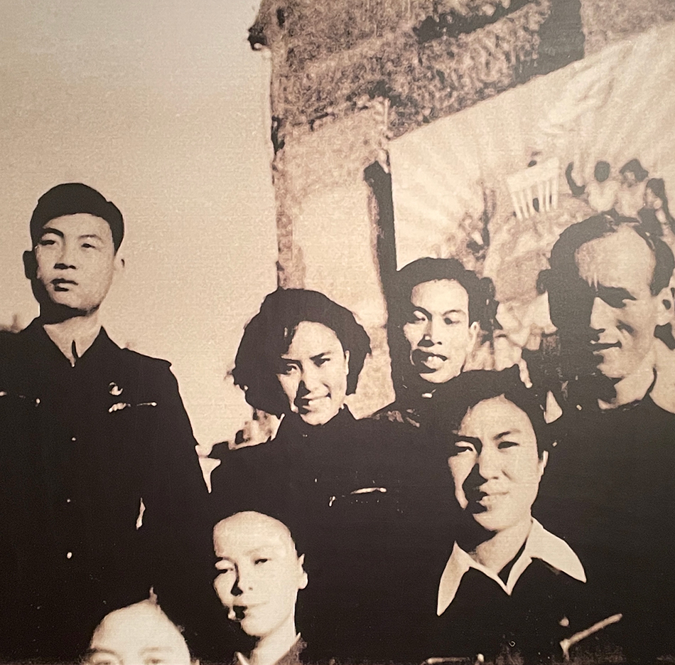 1951年，团员陈大林、秦德生应邀参加在德国柏林举行的第三届世界青年联欢会。