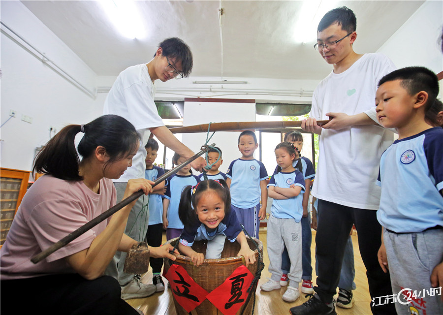 常州市:萌娃称重迎立夏