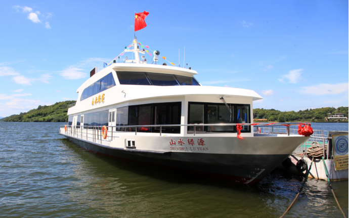 溧阳供电公司:"油改电"华东首艘全电动大型商旅游船在溧启航