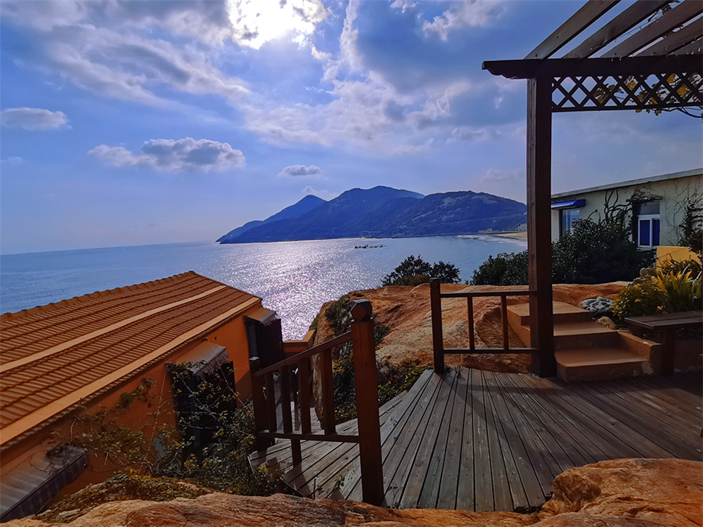 西连岛村初晨的海边民宿