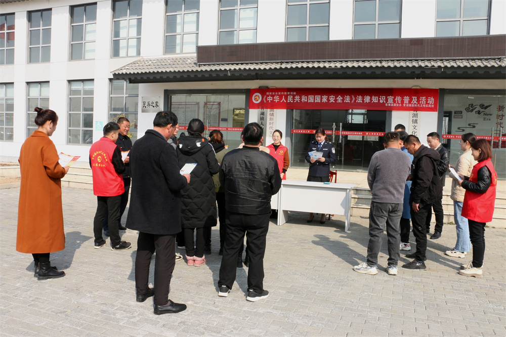 东海县青湖镇:普法宣传志愿行 义务理发学雷锋_中国江苏网