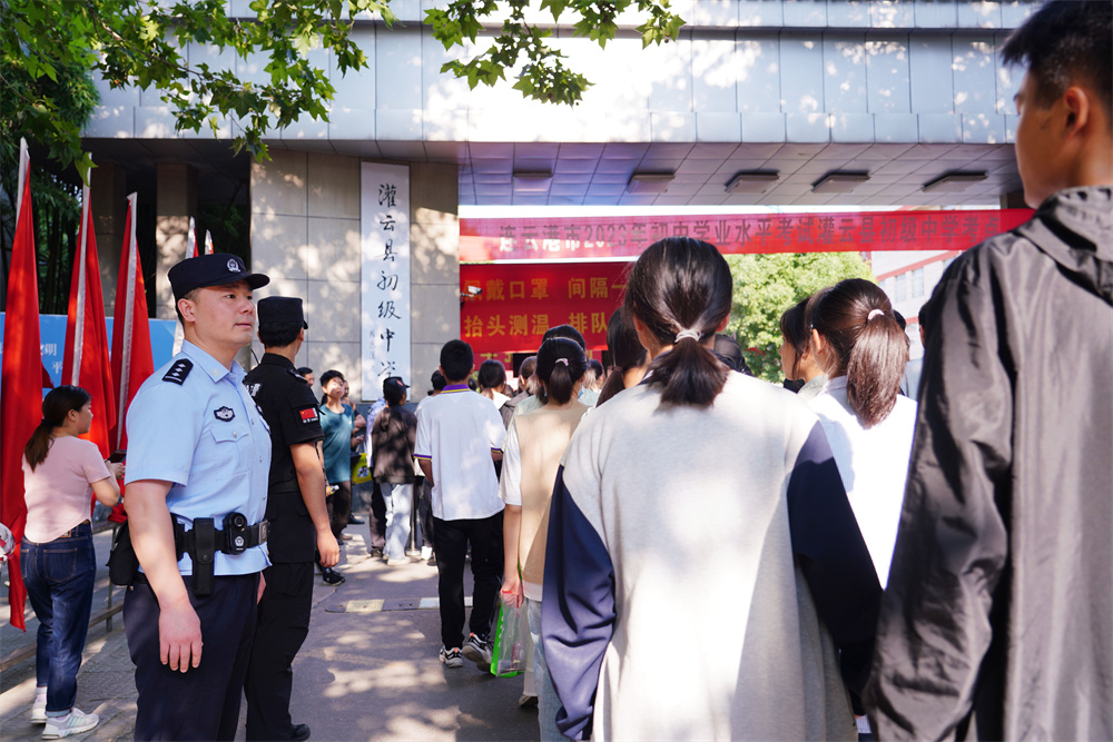 灌云警方圆满完成“平安中考”安保工作_中国江苏网