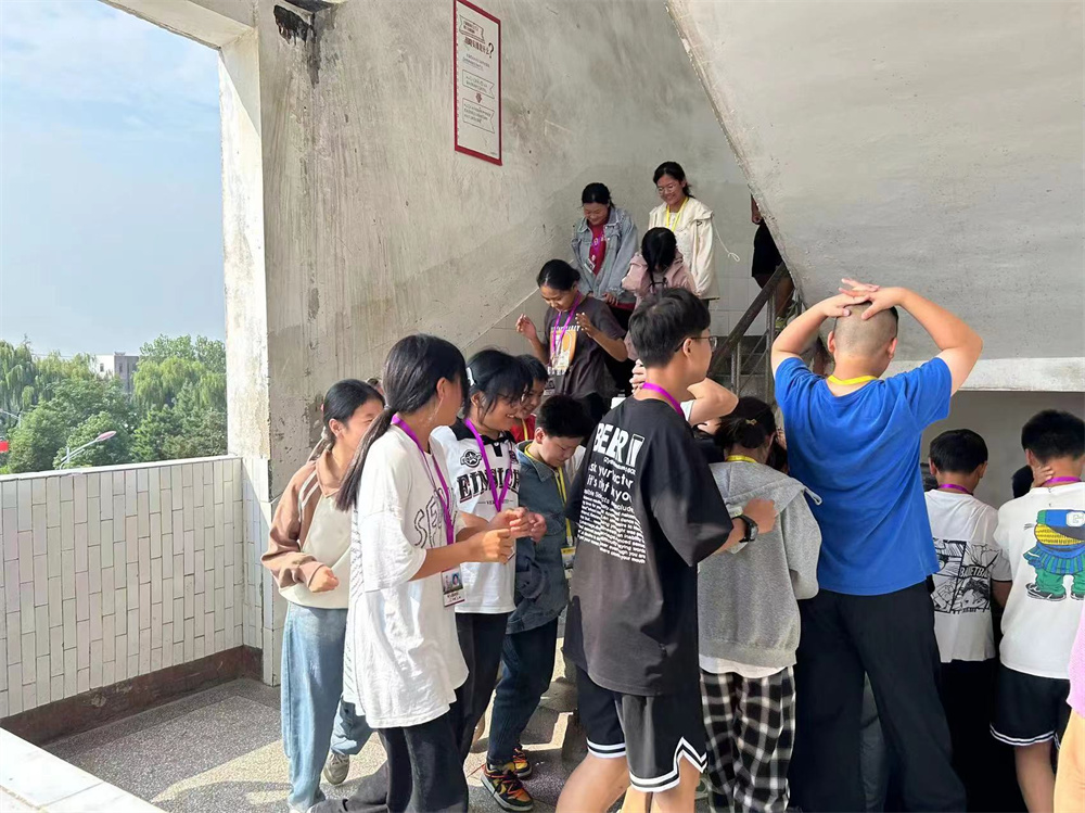 东海县双店中学防空应急疏散演练