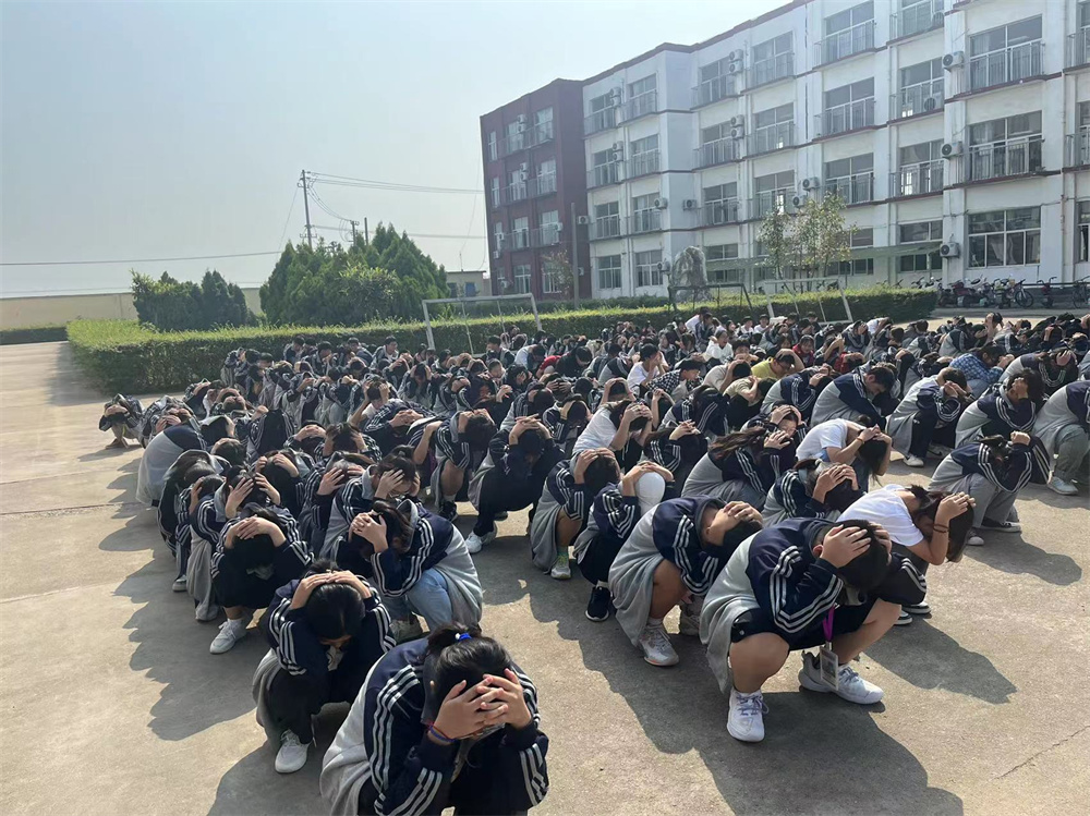 东海县双店中学防空应急疏散演练