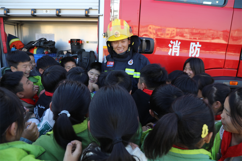 东海县驼峰乡中心小学消防安全零距离共筑安全防火墙