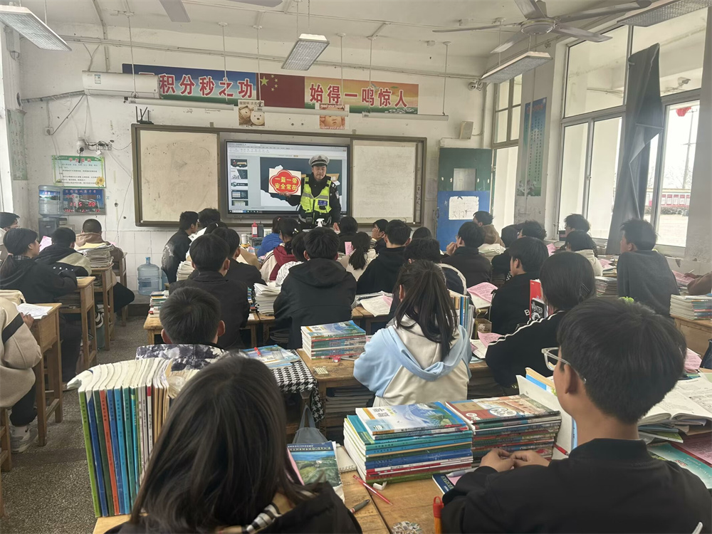 东海双店中学交通安全进校园小叮嘱守护大安全