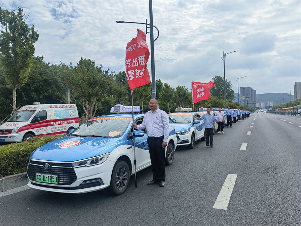连云港:爱心出租车已连续22年"爱心送考"