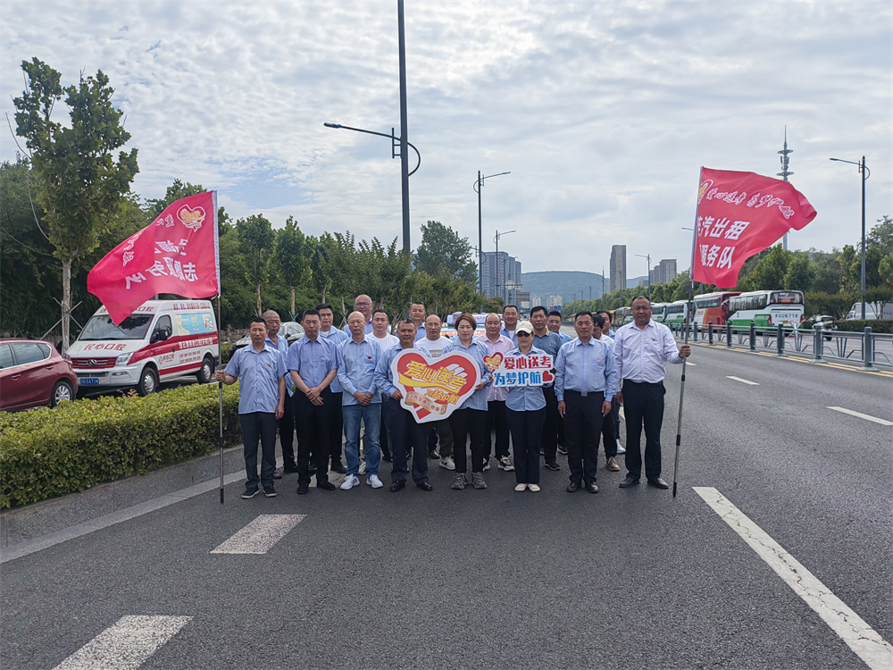 连云港：爱心出租车已连续22年“爱心送考”_中国江苏网