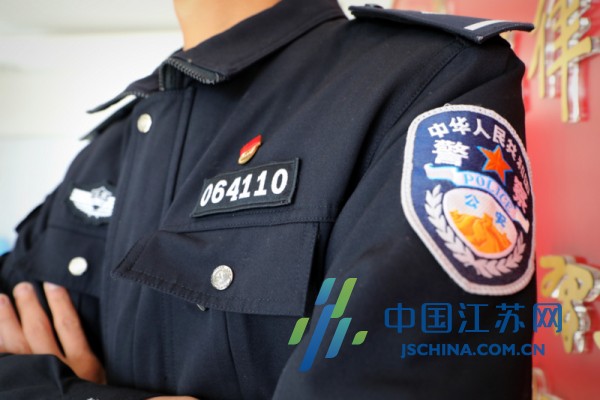 警服肩章警号图片