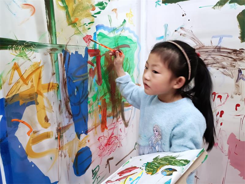 南通果园村社区开展亲子DIY涂鸦绘画活动_中国江苏网