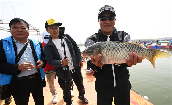 冠军奖金10万元首届骆马湖上相湾垂钓大赛正式开赛