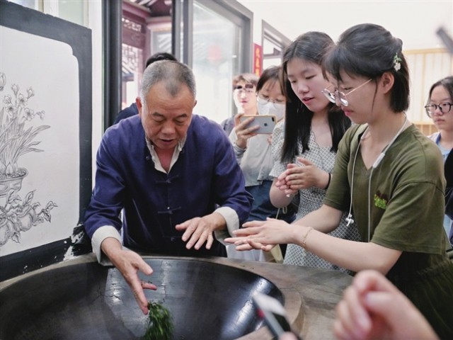 北京学子来苏州“学非遗”