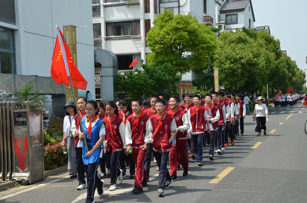 江阴周庄中学初二年级十四岁青春仪式举行