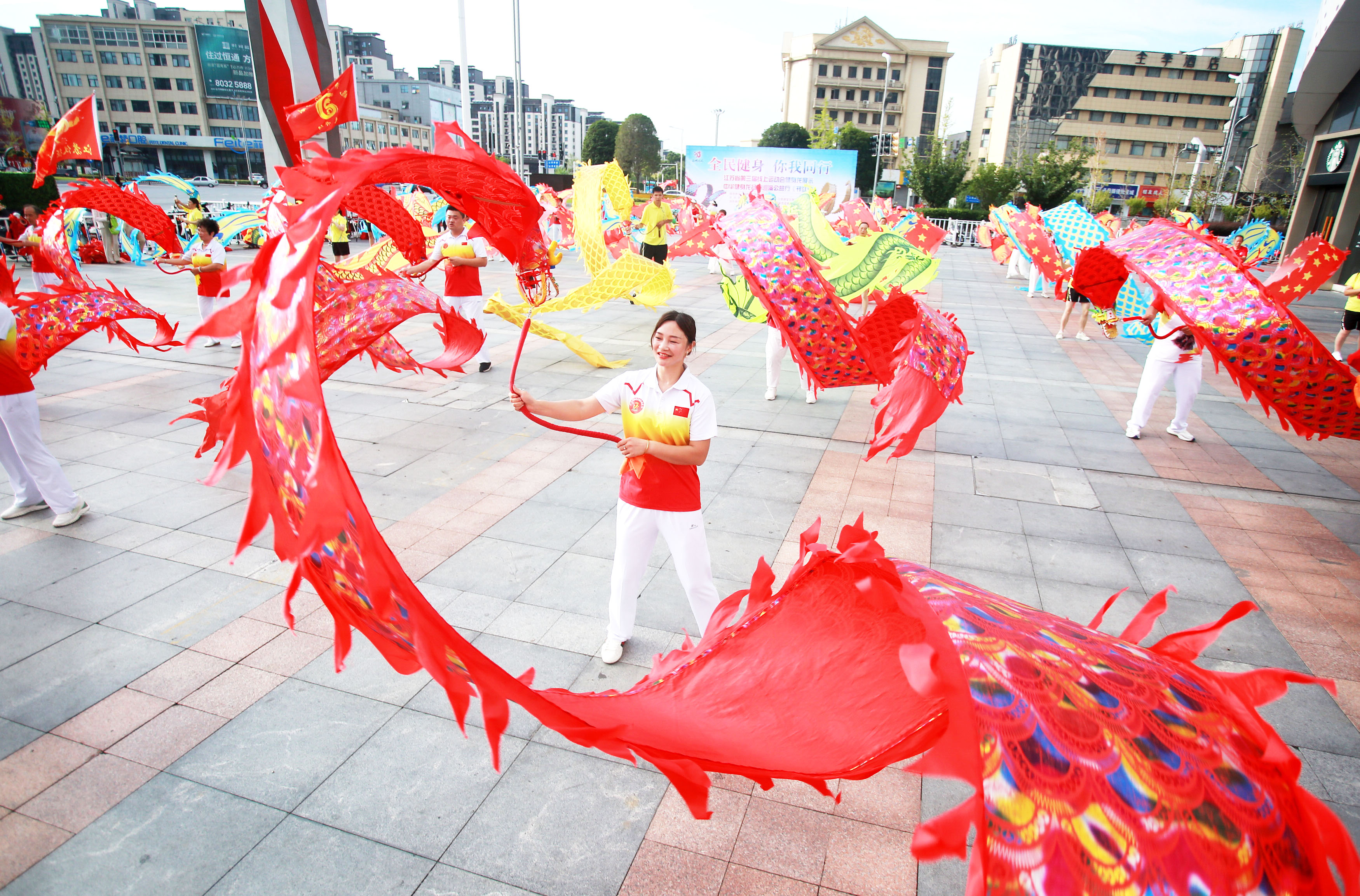 彩带舞龙基本动作图片