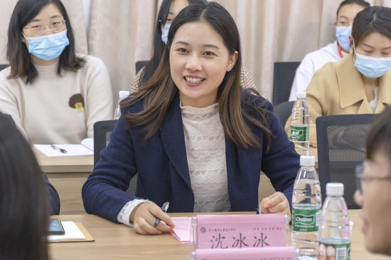商学院党总支副书记沈冰冰表态发言