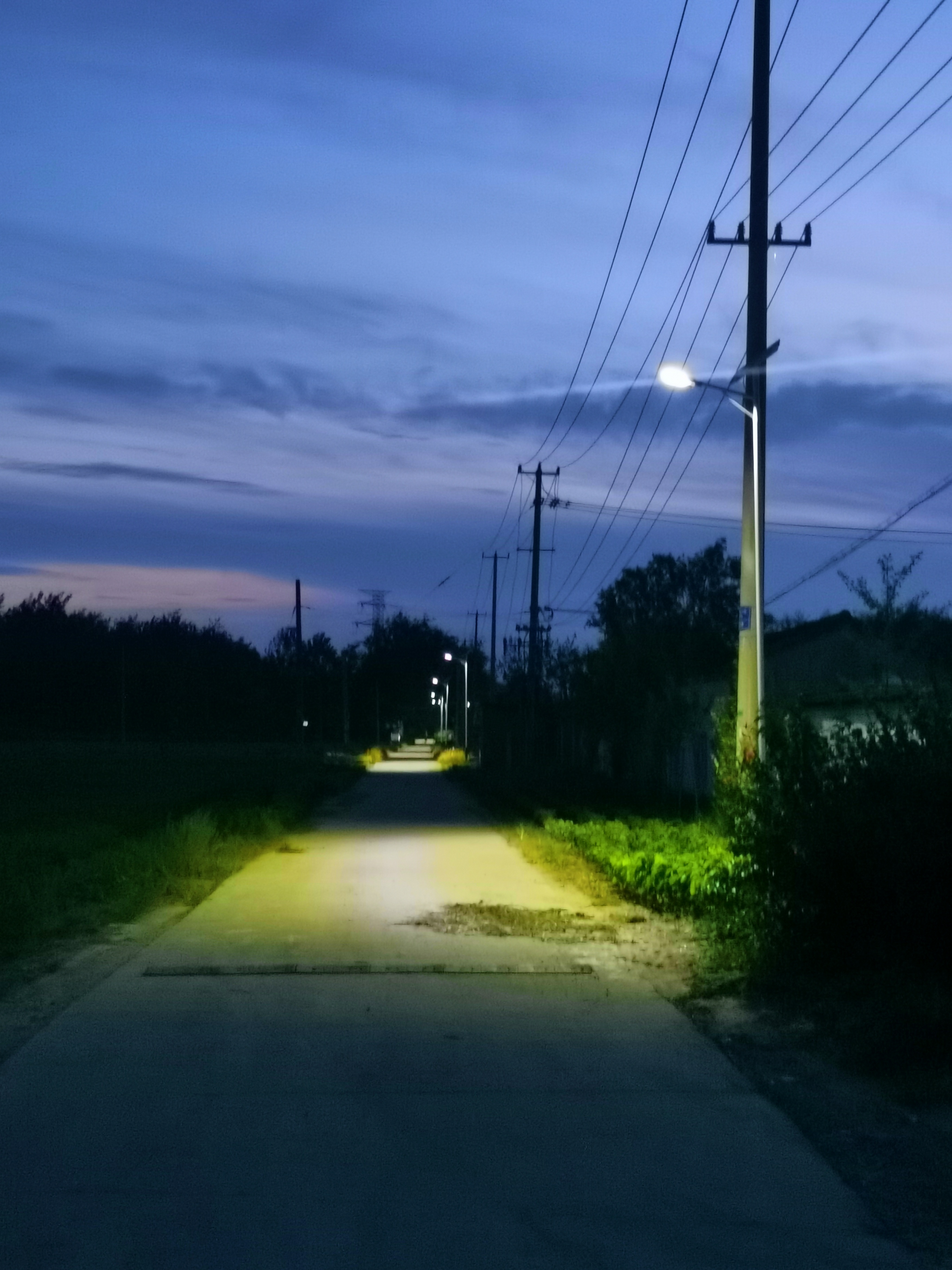 乡村夜景路灯图片